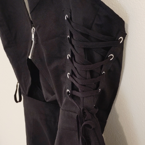 PrettyLittleThing Black Halter Jumpsuit - Picture 4 of 5